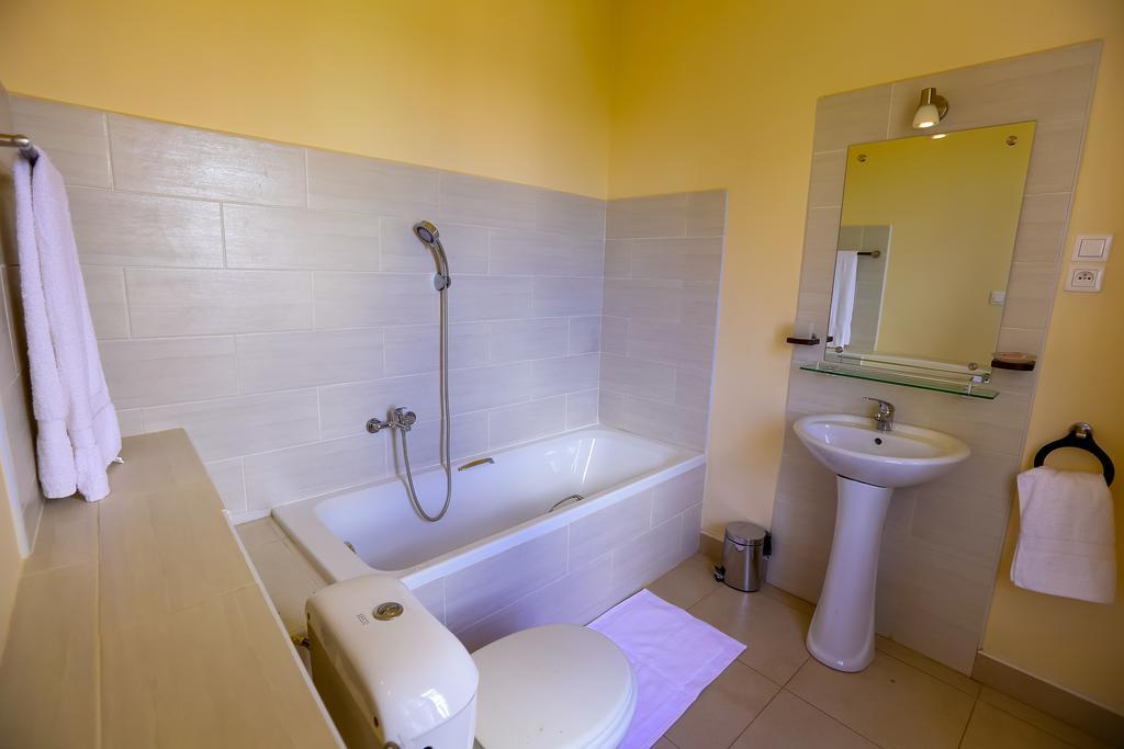 Hotel Le Lotus Bleu Antananarivo Zimmer foto